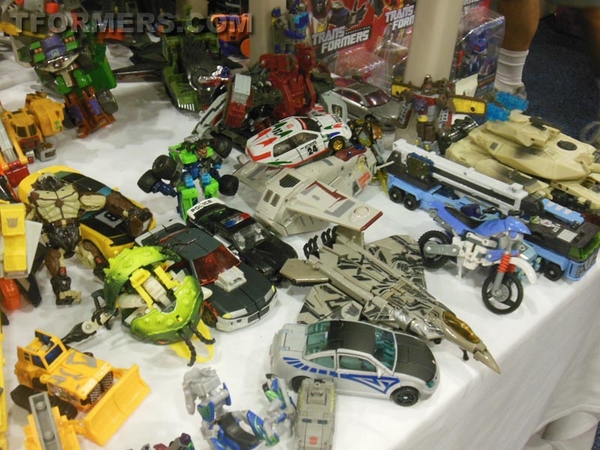 BotCon 2013   The Transformers Convention Dealer Room Image Gallery   OVER 500 Images  (297 of 582)